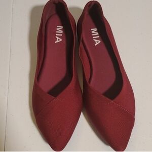 MIA Aurora Flyknit Flats Burgundy  Size 6 New